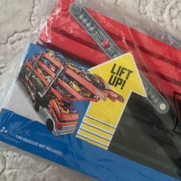 Hot wheels truck hauler - Picture 3 of 3